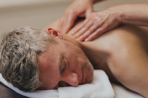 Rückenmassage   Hotel Drei Quellen Therme