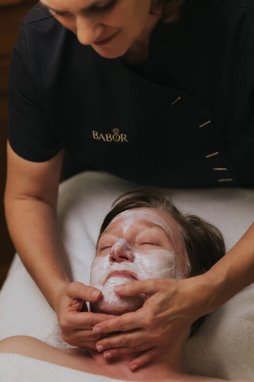 Gesichtsbehandlung im Hotel Drei Quellen Therme